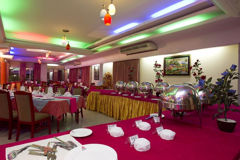 Hotel Metro International Sylhet Esterno foto